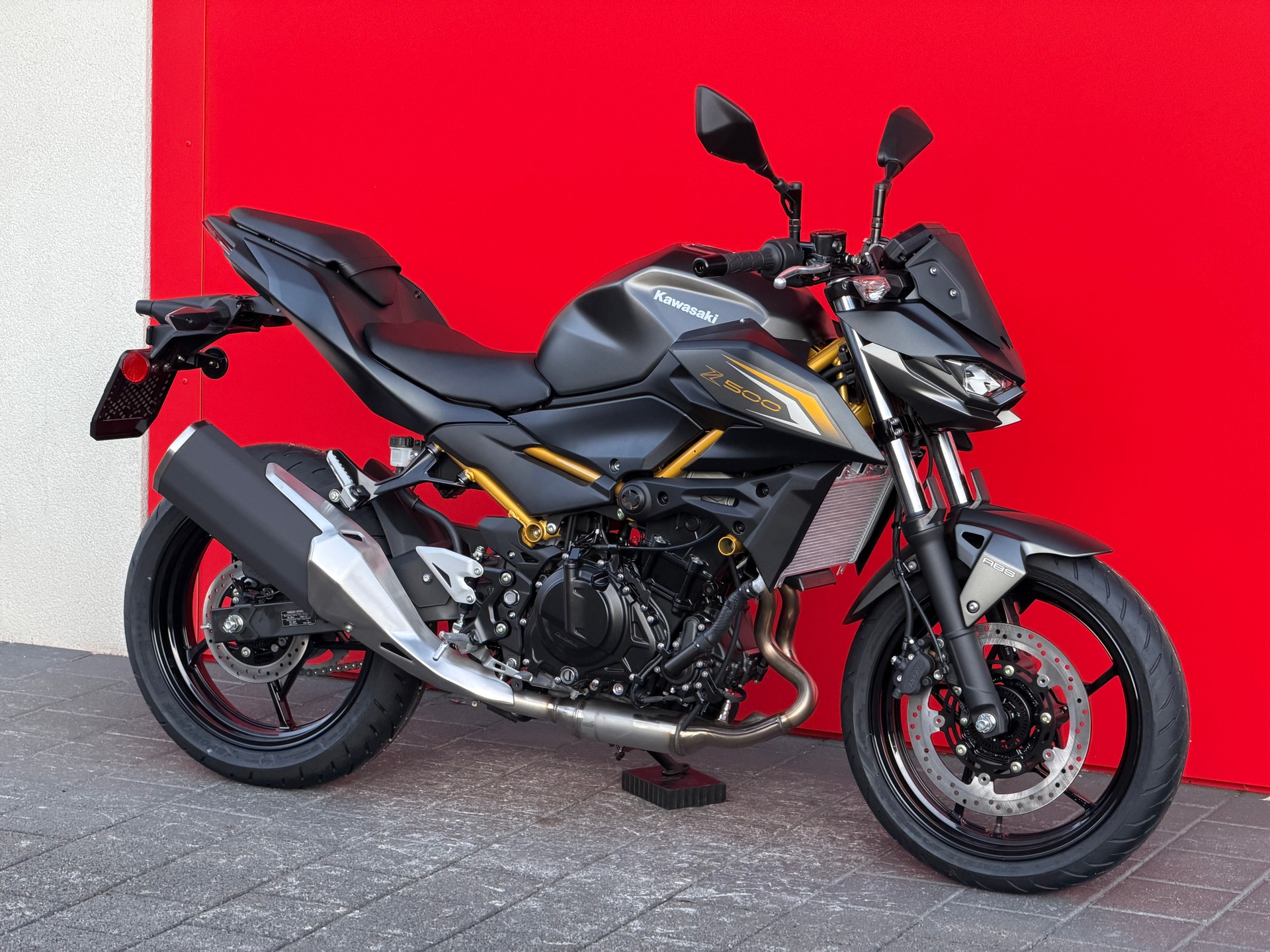 KAWASAKI Z 500-showroom-element-1
