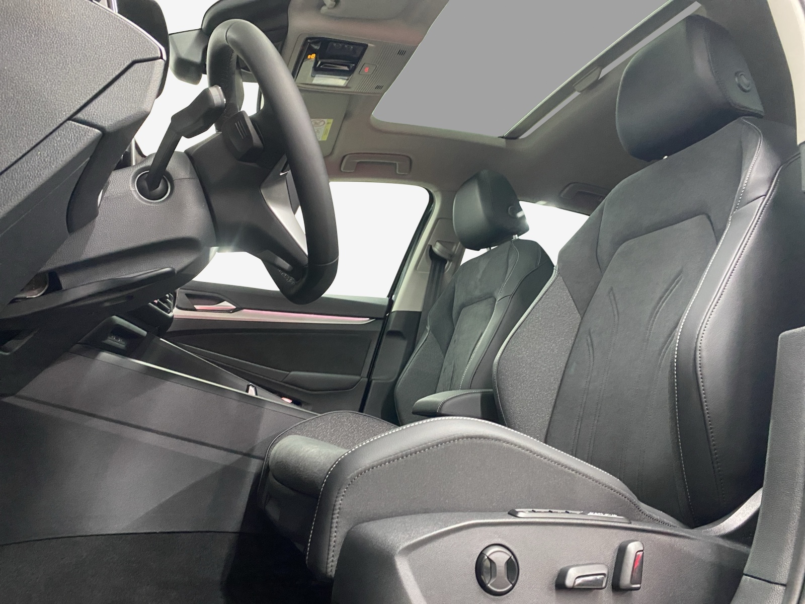 VW Golf 1.5 e TSI mHEV United DSG-image-7
