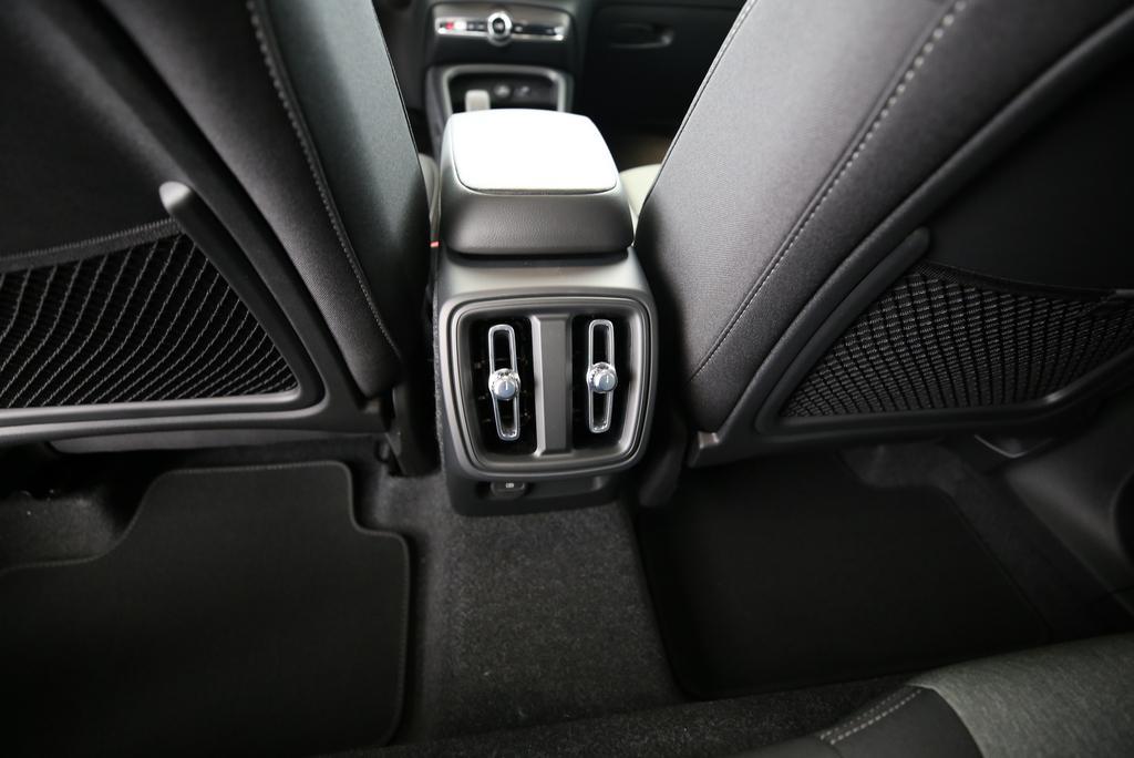 VOLVO XC40 2.0 B3 MH XCITE-image-8