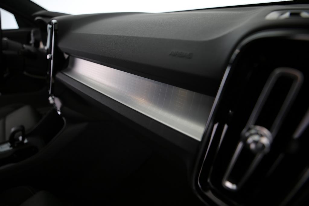 VOLVO XC40 2.0 B3 MH XCITE-image-9