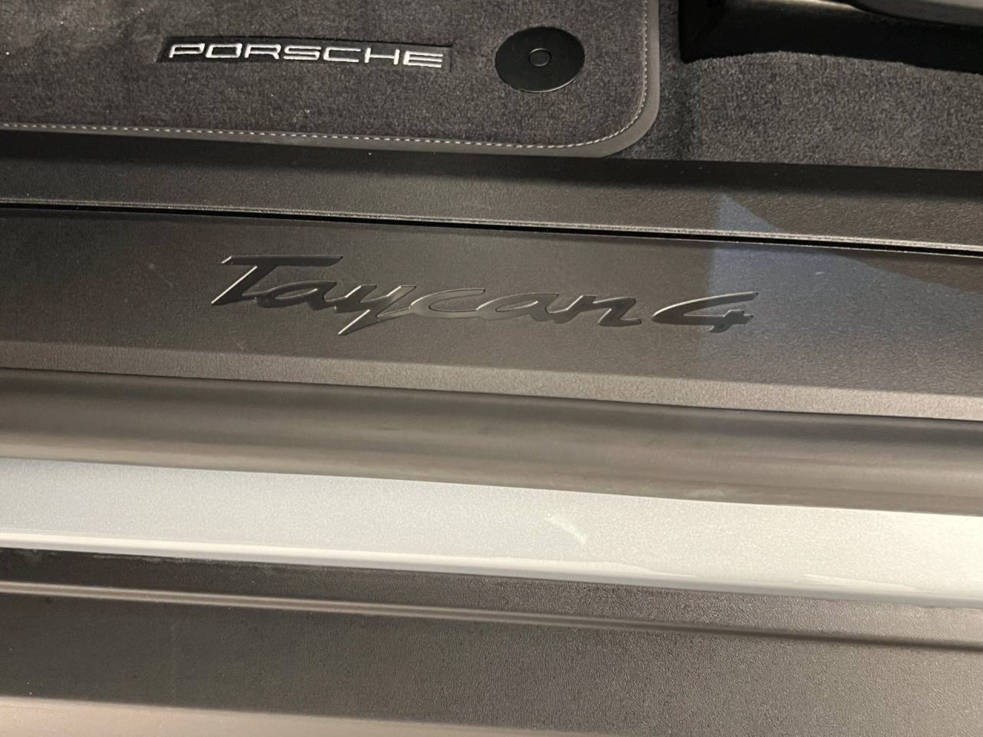 PORSCHE Taycan 4 Cross Turismo-image-14
