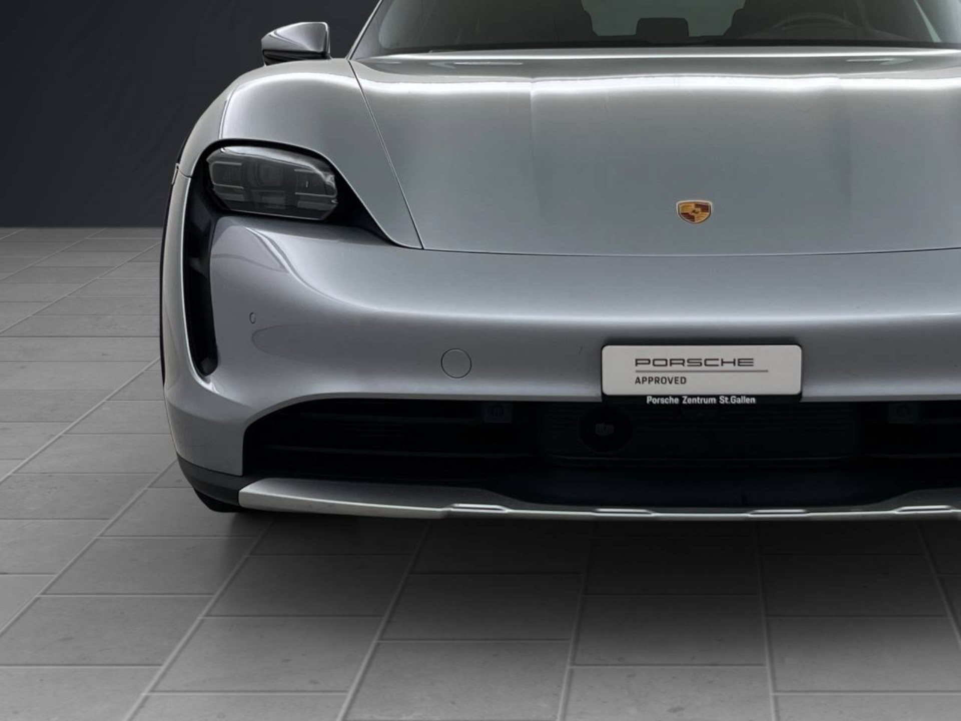 PORSCHE Taycan 4 Cross Turismo-image-8
