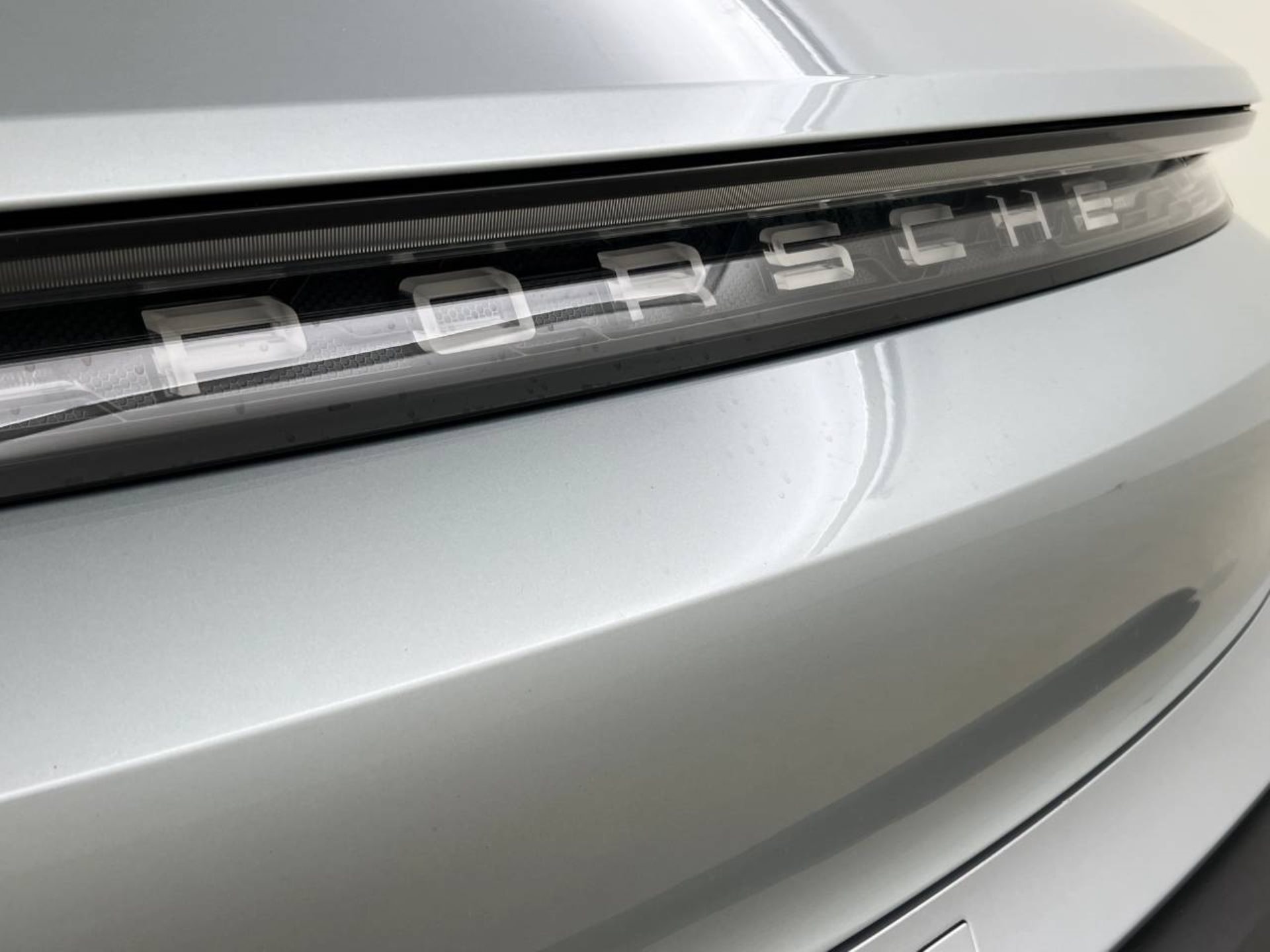 PORSCHE Taycan 4 Cross Turismo-image-11