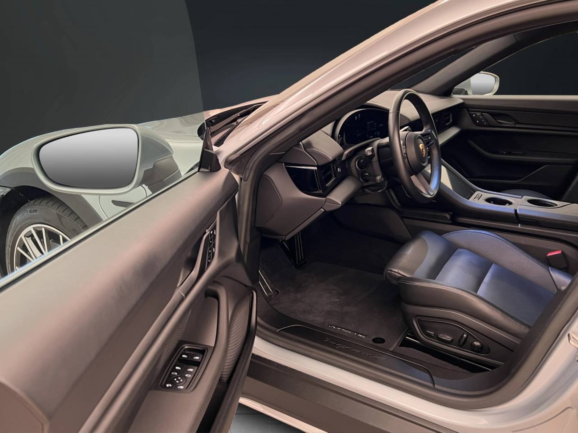 PORSCHE Taycan 4 Cross Turismo-image-3
