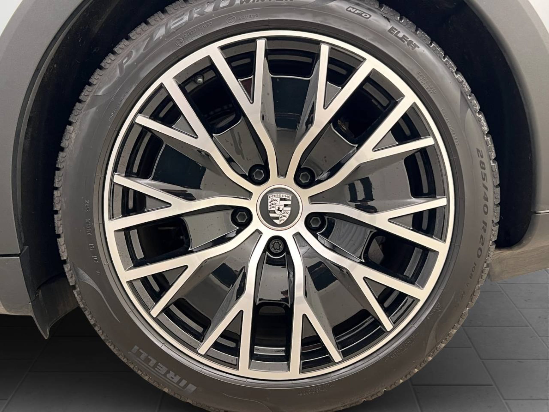 PORSCHE Taycan 4 Cross Turismo-image-10
