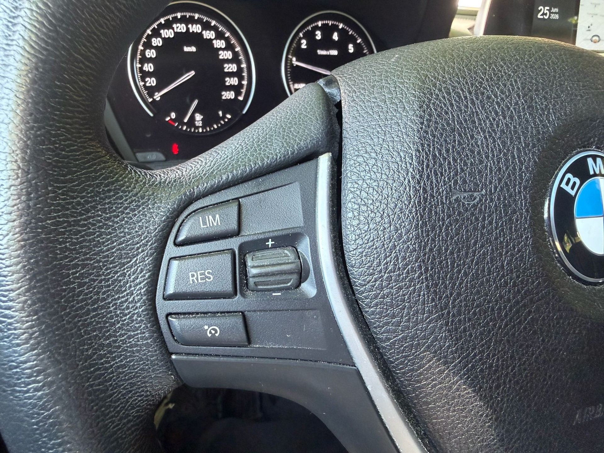 BMW 118i-image-18