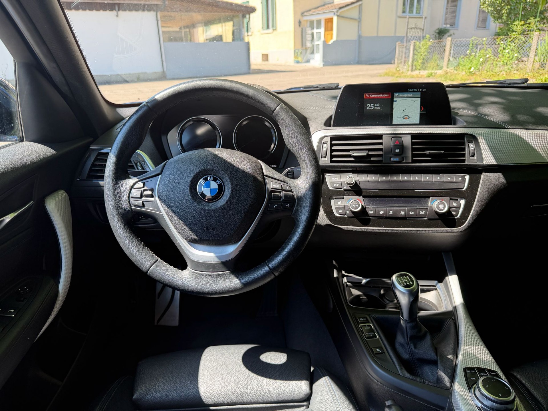 BMW 118i-image-12