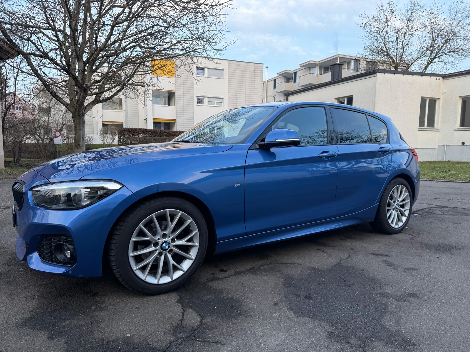 BMW 118i-showroom-element-3