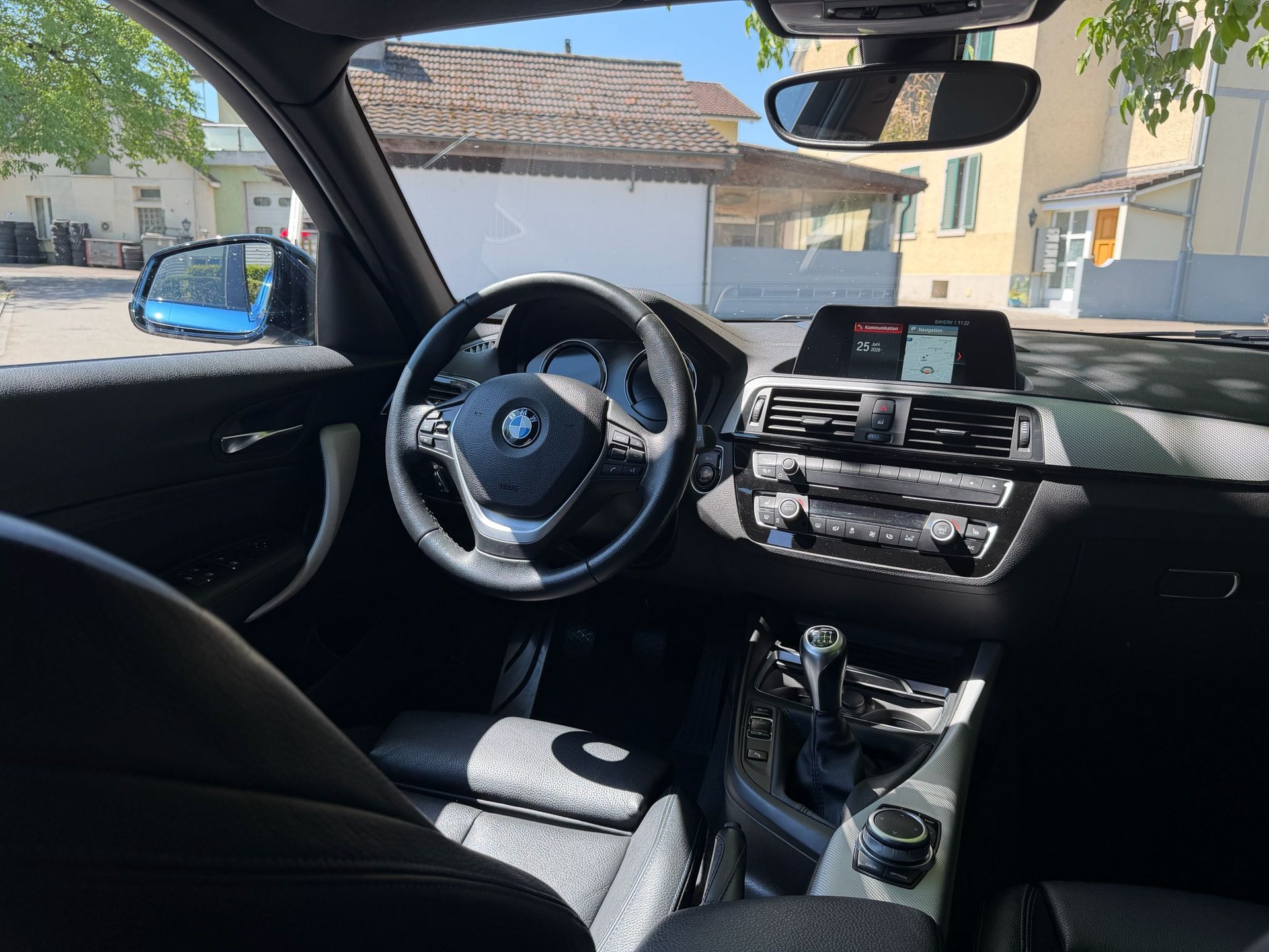 BMW 118i-image-11