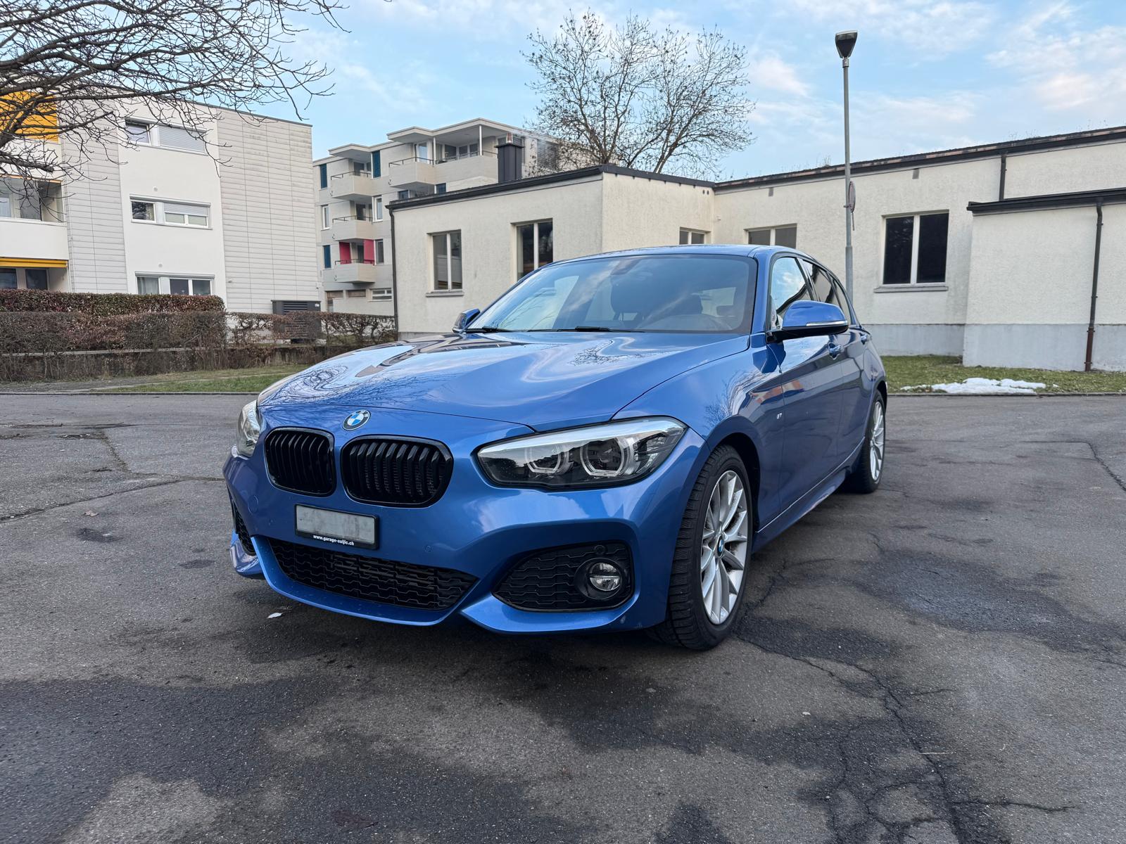 BMW 118i-showroom-element-2