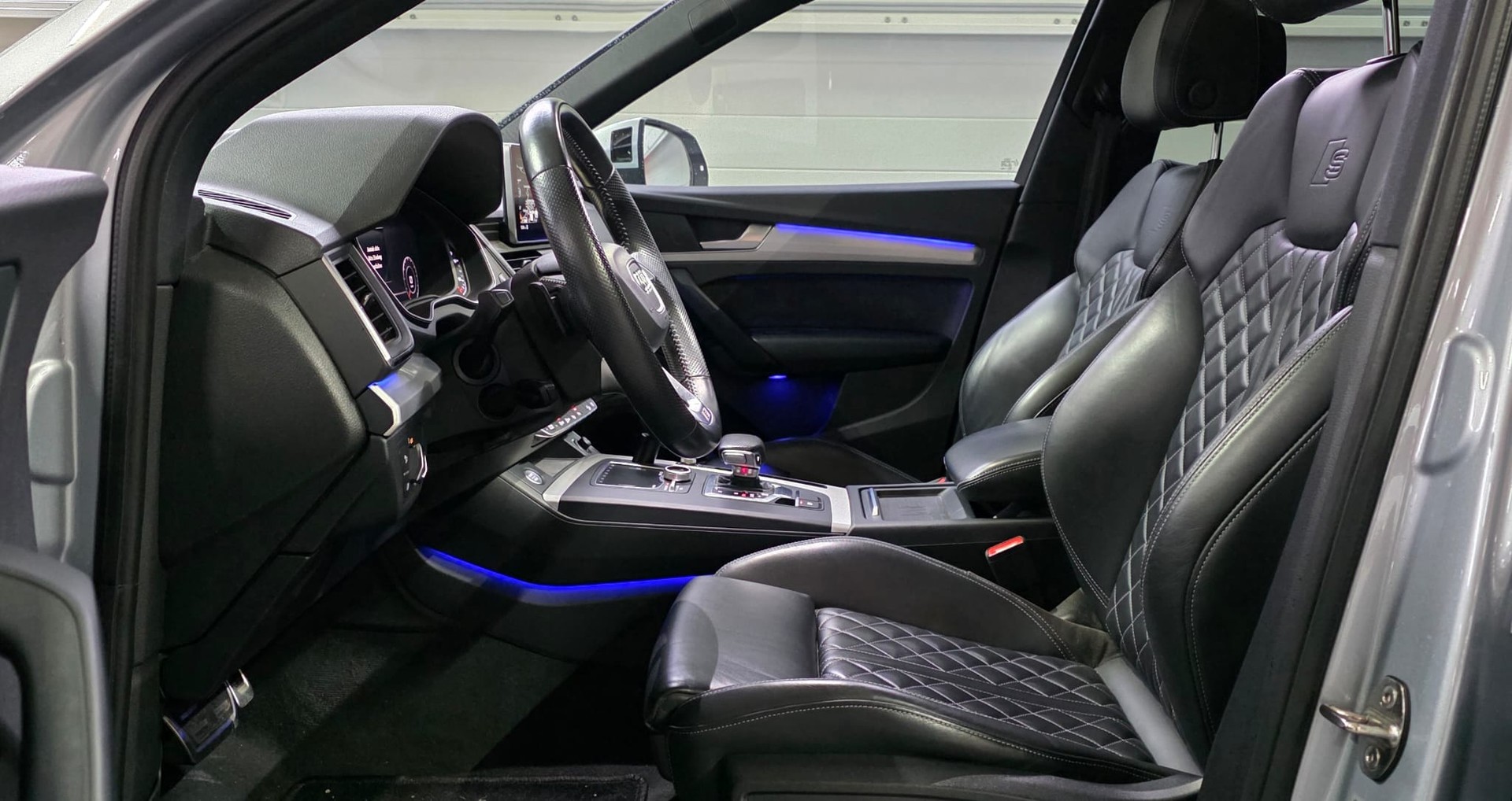 AUDI Q5 2.0 TFSI S-Line design quattro S-tronic-image-8