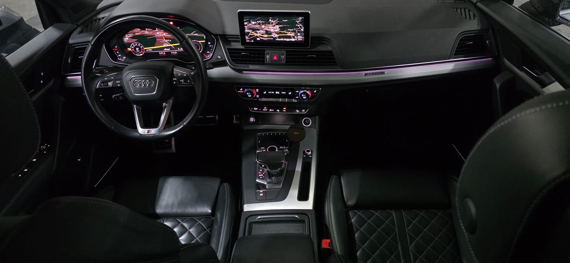 AUDI Q5 2.0 TFSI S-Line design quattro S-tronic-image-11