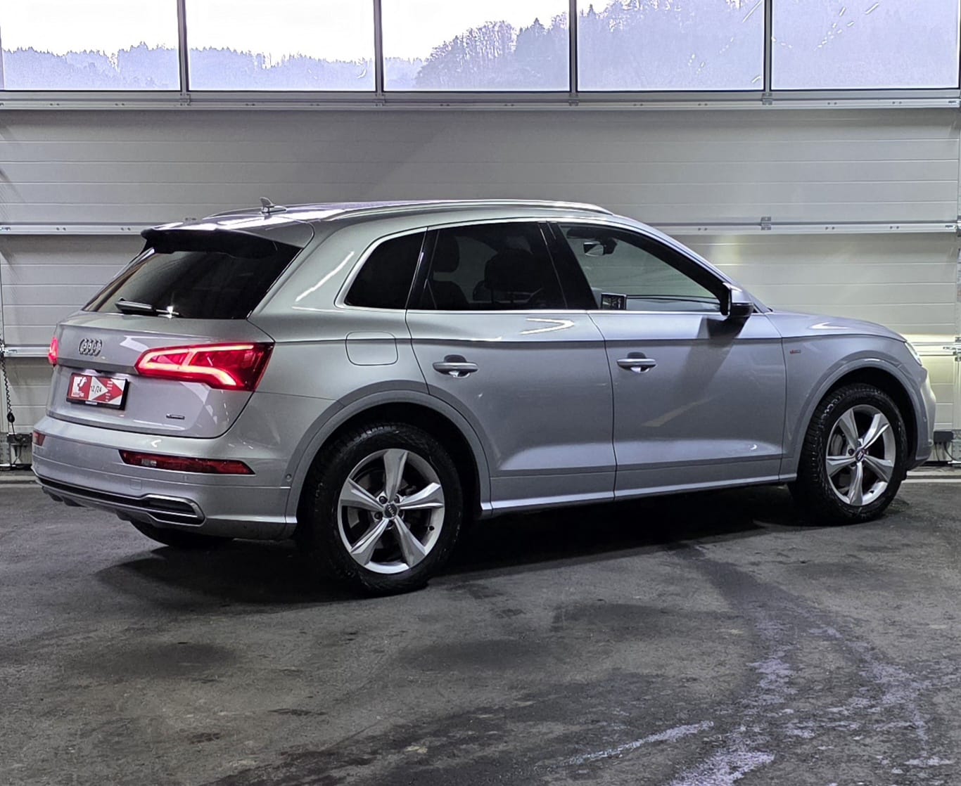 AUDI Q5 2.0 TFSI S-Line design quattro S-tronic-image-4