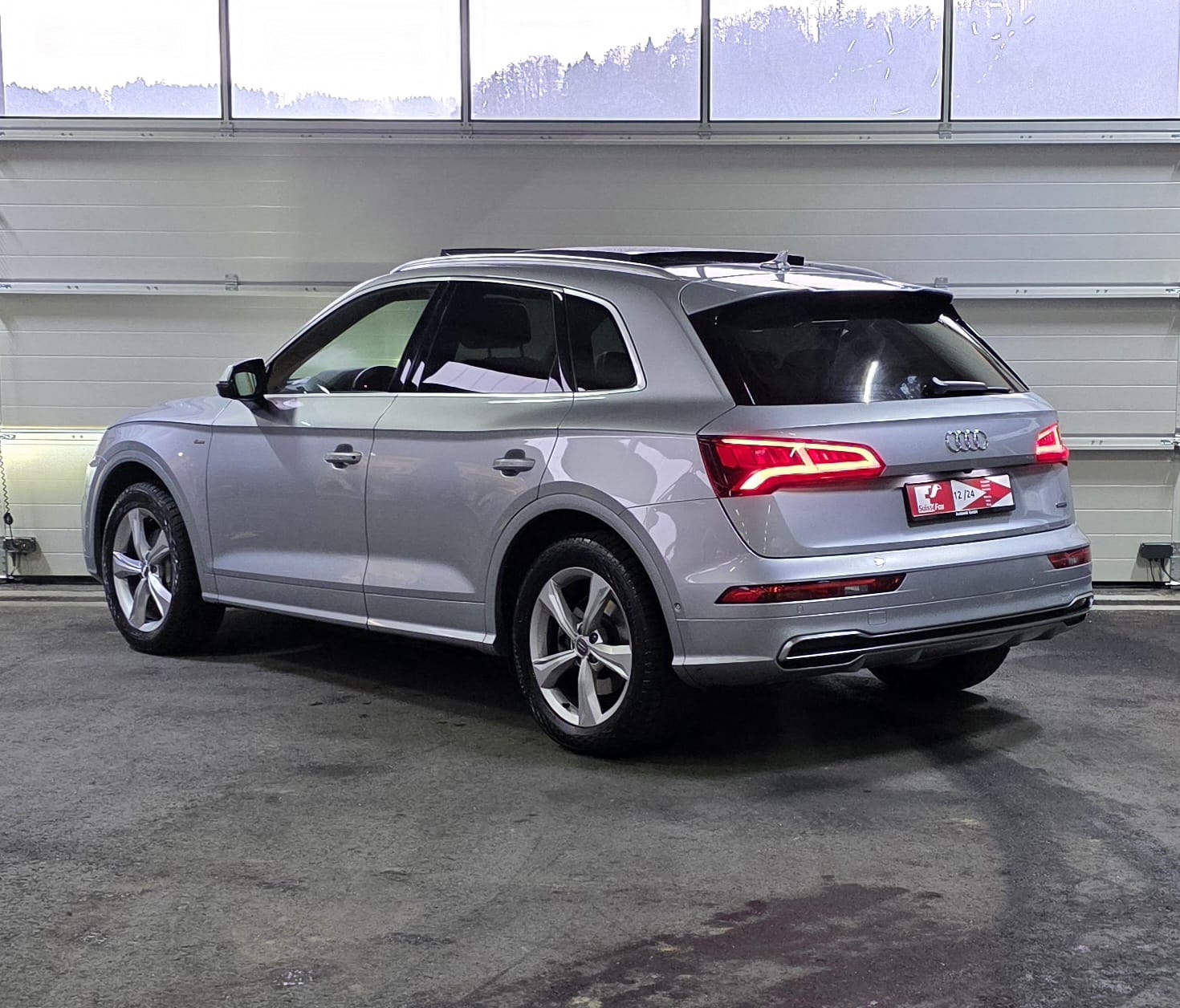AUDI Q5 2.0 TFSI S-Line design quattro S-tronic-image-2