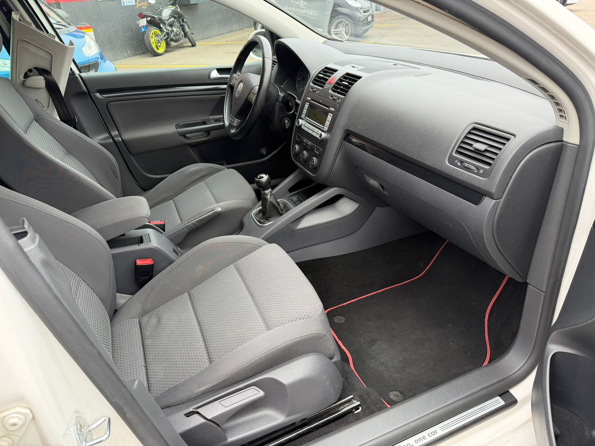 VW Golf 1.4 TSI GT Sport-image-8