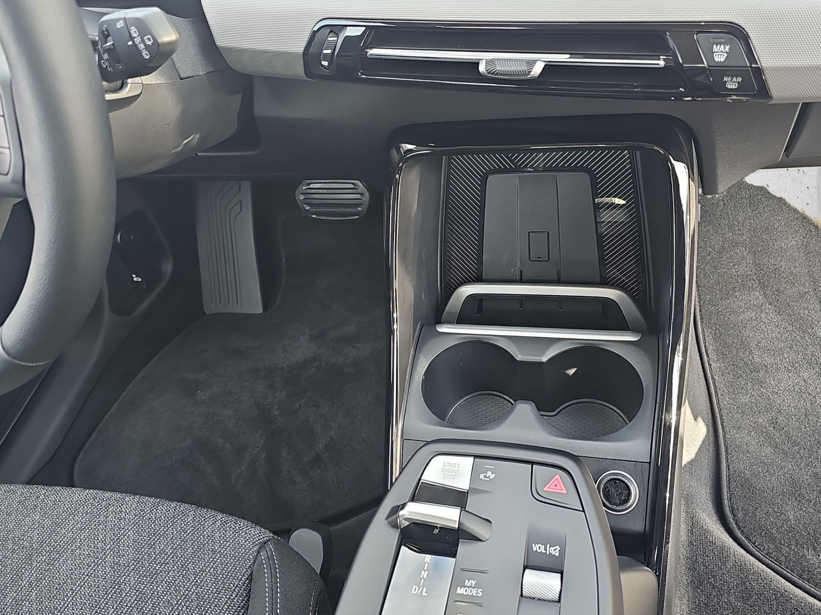 BMW 230e xDrive Act. Tourer-image-17
