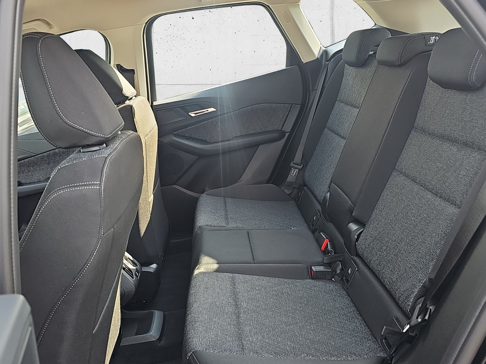 BMW 230e xDrive Act. Tourer-image-13