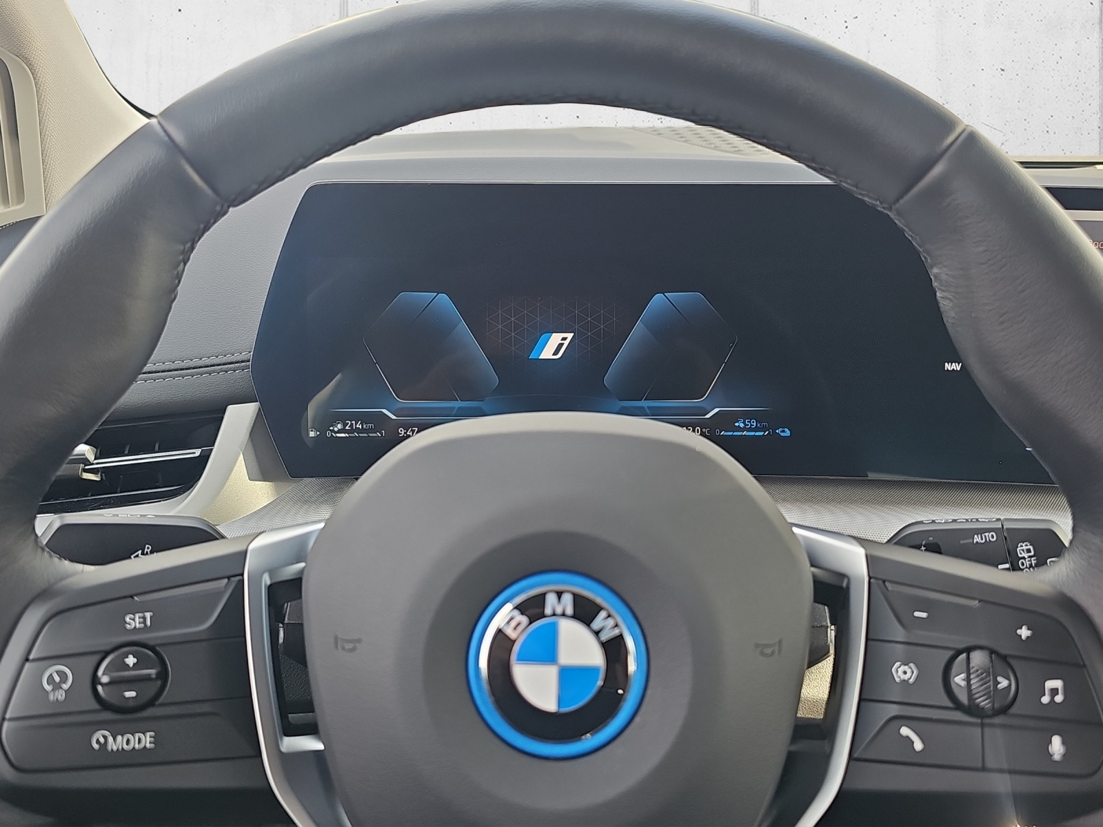BMW 230e xDrive Act. Tourer-image-12