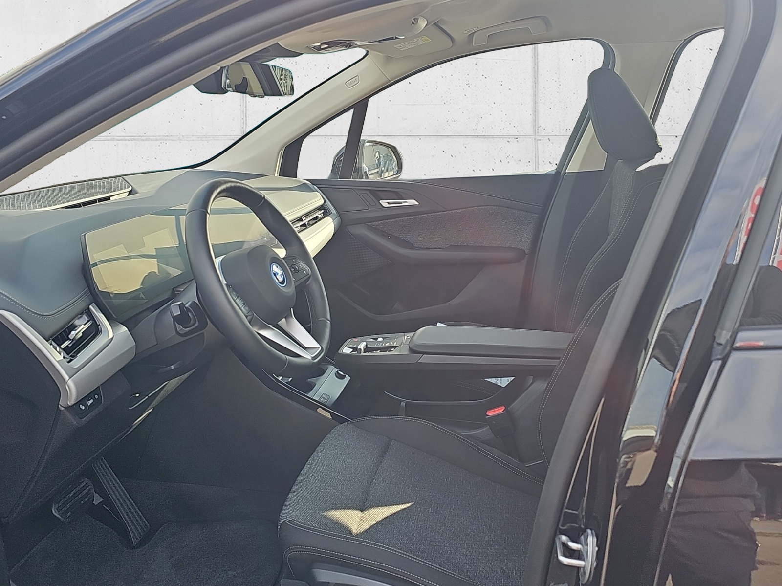 BMW 230e xDrive Act. Tourer-image-9