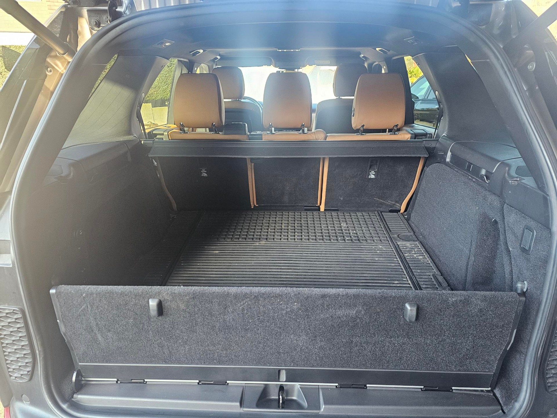 LAND ROVER Discovery 3.0 TD6 HSE Automatic-image-14
