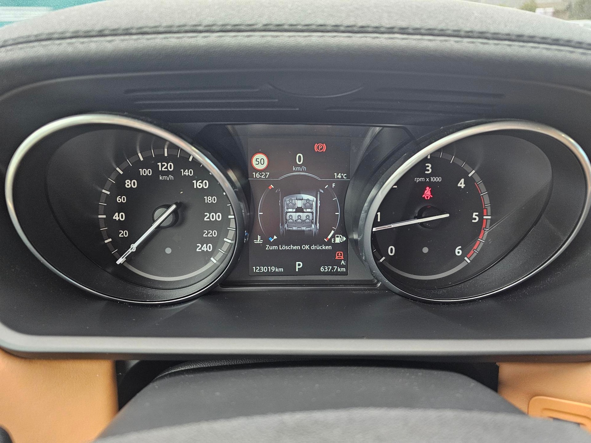 LAND ROVER Discovery 3.0 TD6 HSE Automatic-image-6