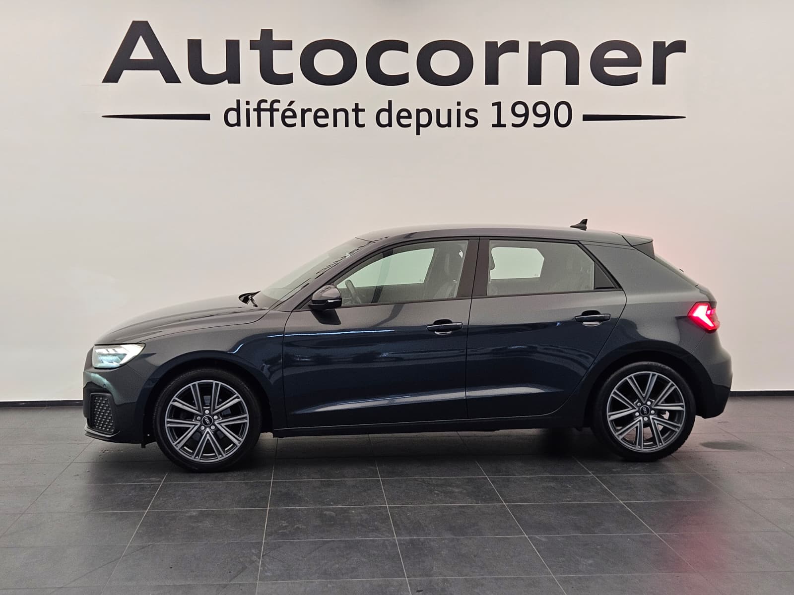 AUDI A1 Sportback 30 TFSI Attraction S-tronic-image-4