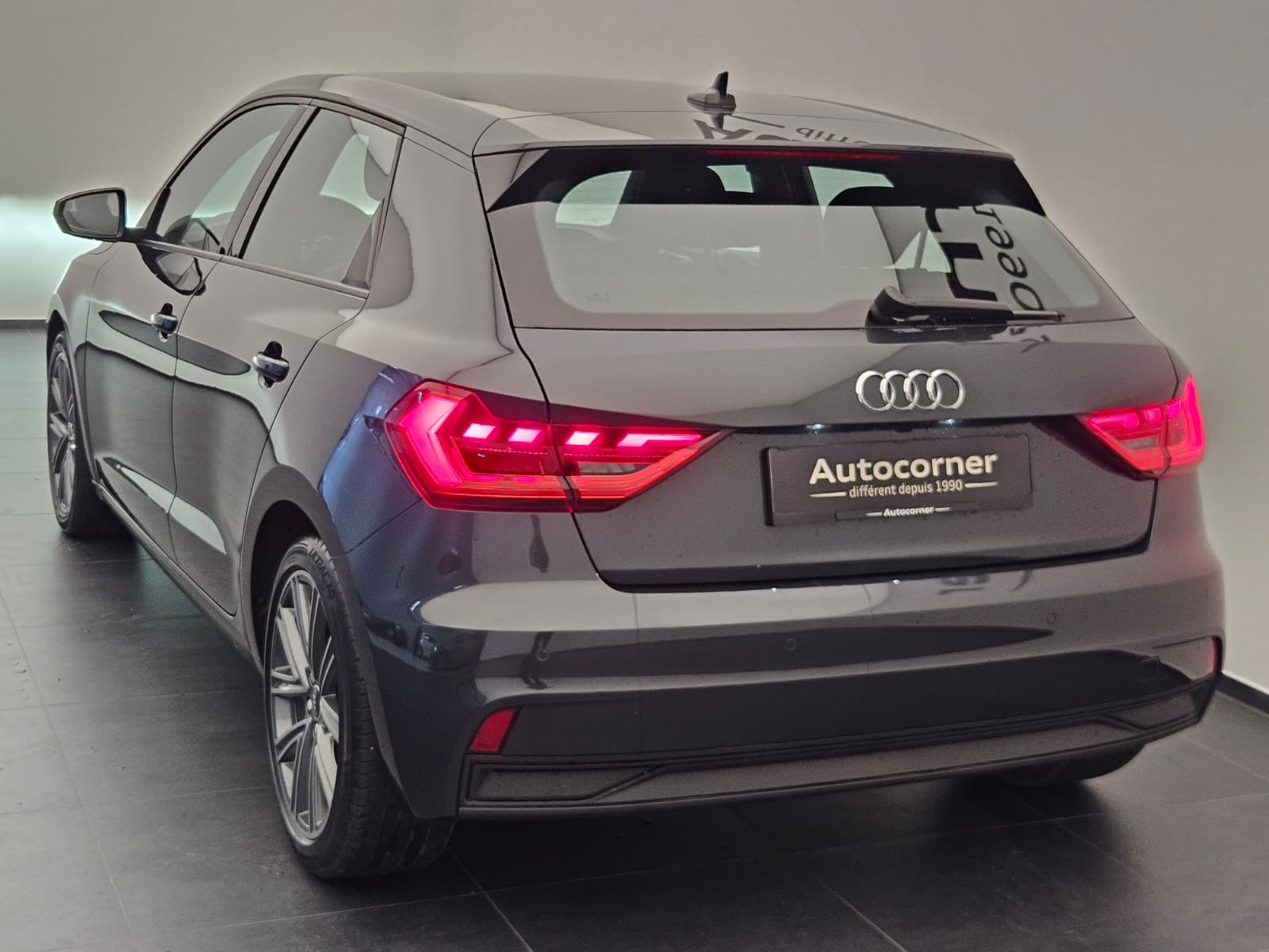 AUDI A1 Sportback 30 TFSI Attraction S-tronic-image-8