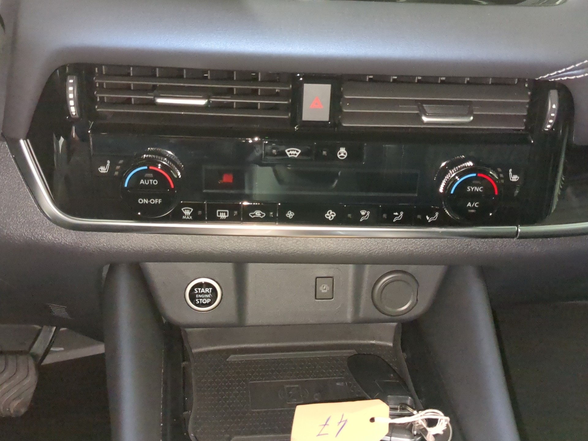 NISSAN Qashqai 1.3 DIG-T MHEV Tekna+ Xtronic 4x4-image-20