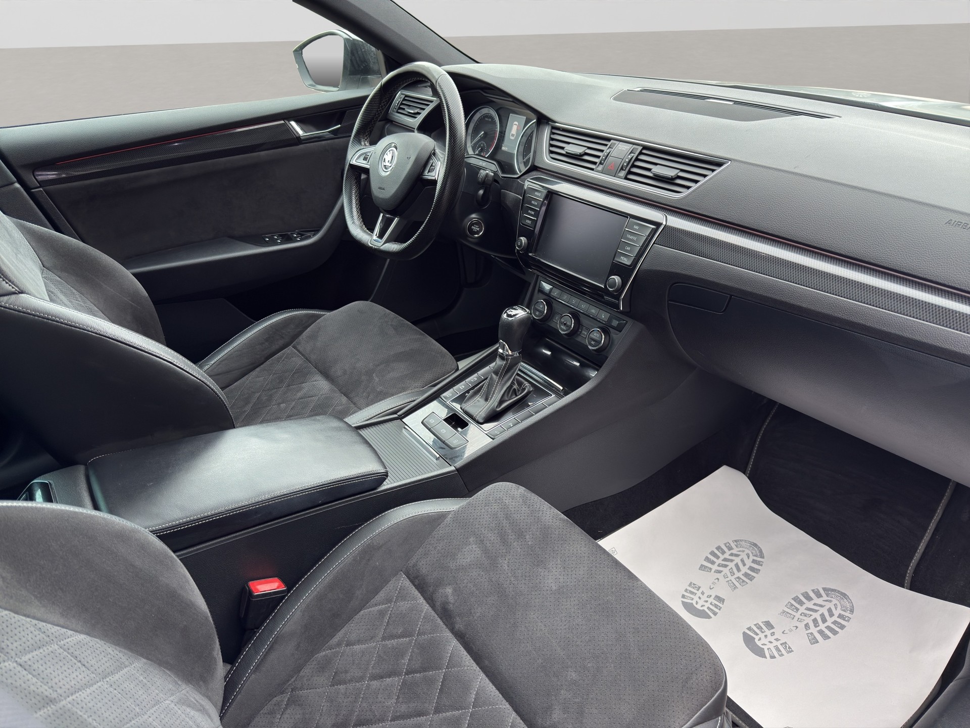 SKODA Superb Combi 2.0 TSI Sport Line DSG 4x4-image-15
