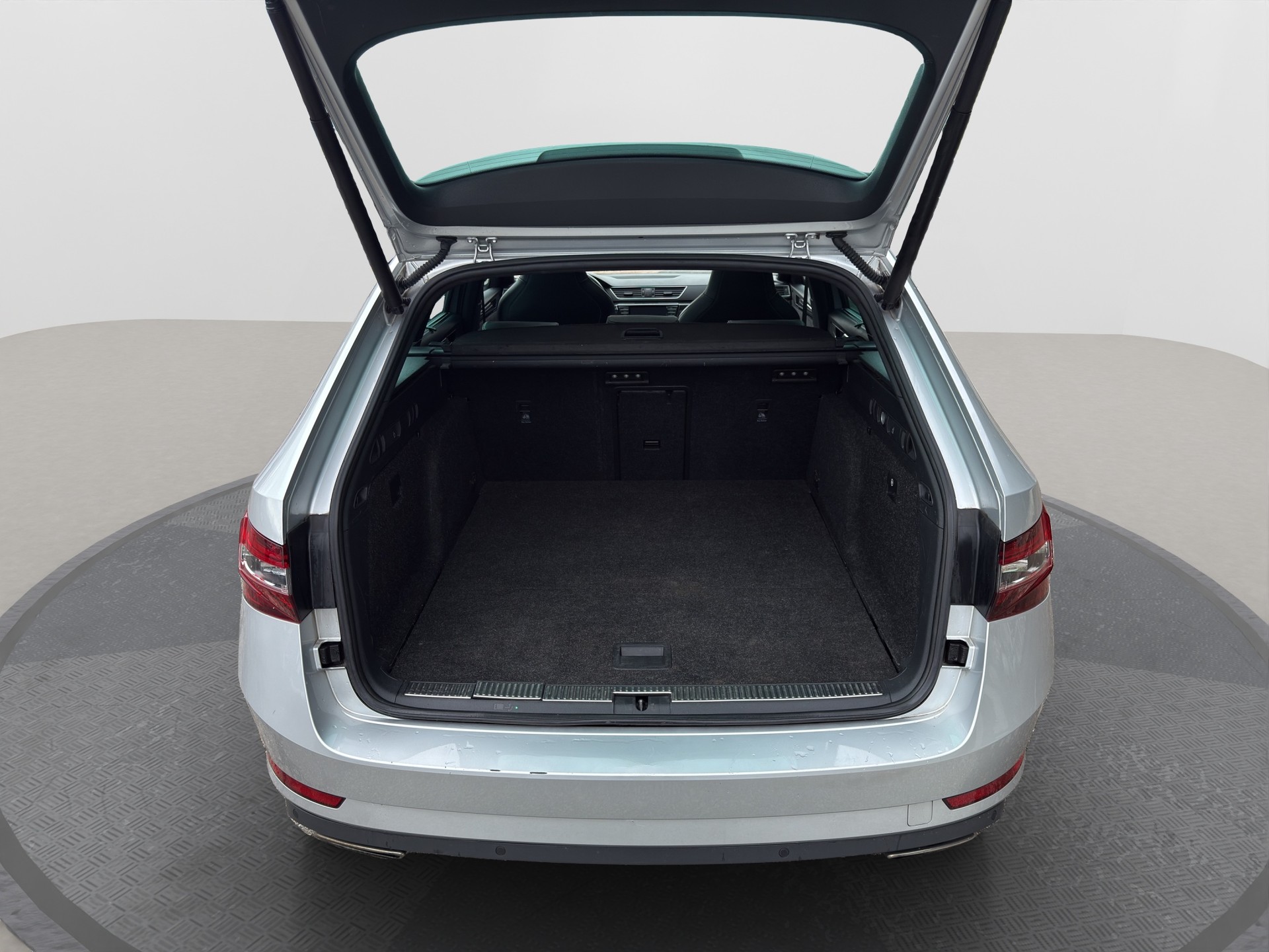SKODA Superb Combi 2.0 TSI Sport Line DSG 4x4-image-19