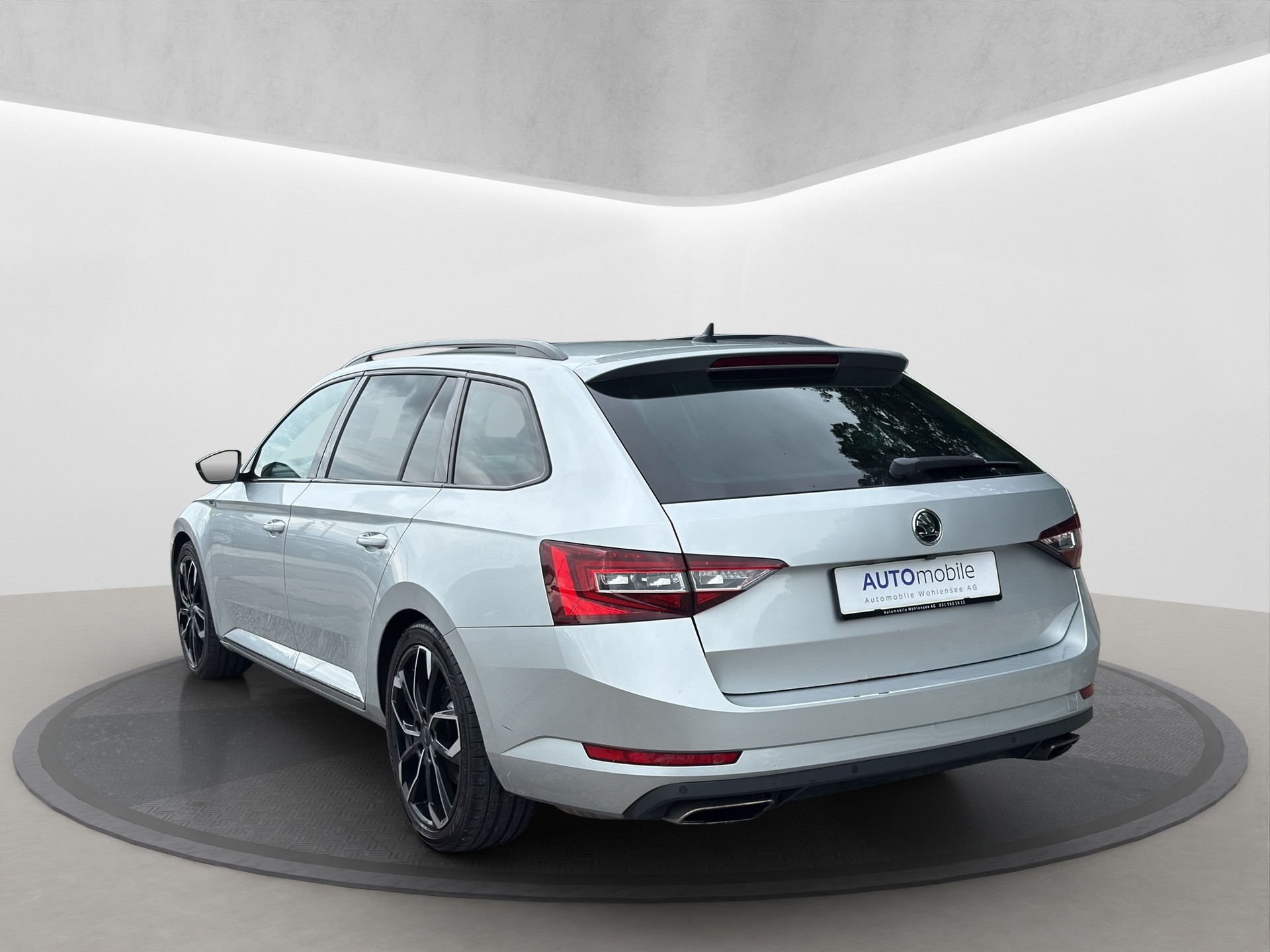 SKODA Superb Combi 2.0 TSI Sport Line DSG 4x4-image-6