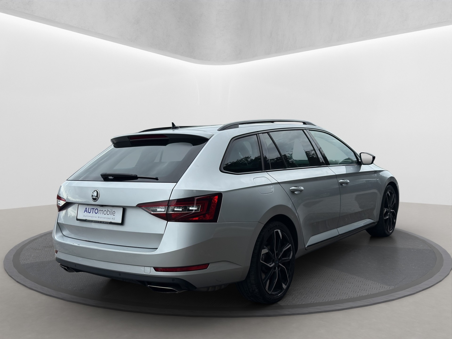 SKODA Superb Combi 2.0 TSI Sport Line DSG 4x4-image-4