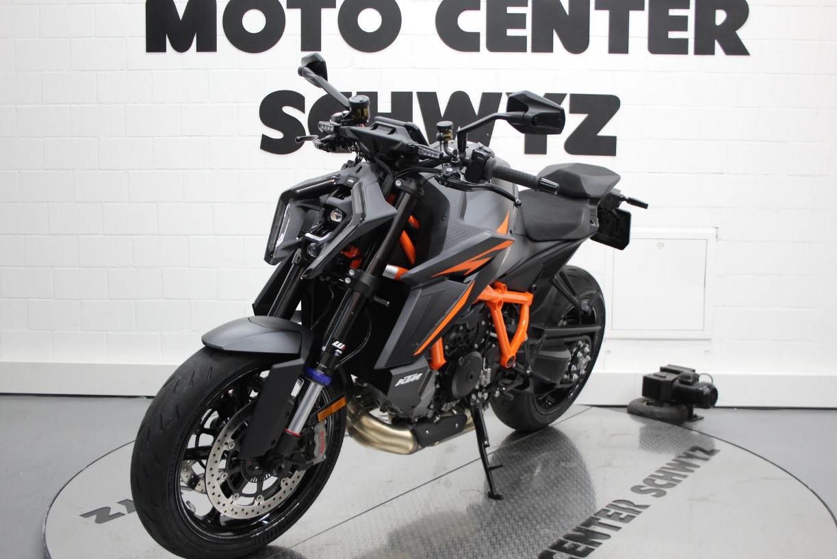 KTM 1390 Super Duke R EVO-showroom-element-3