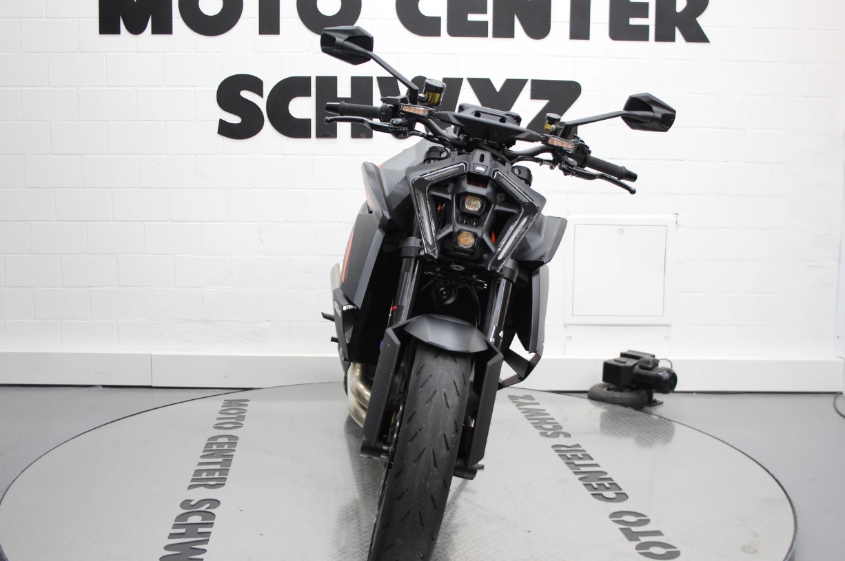KTM 1390 Super Duke R EVO-showroom-element-2