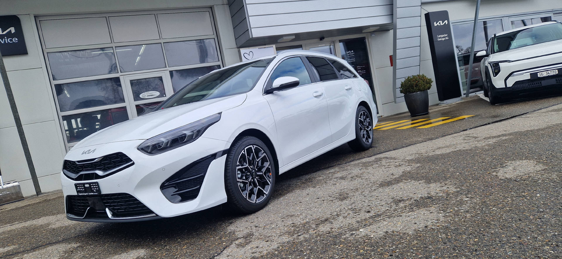 KIA Ceed SW 1.5 T-GDi MHEV GT-Line-image-0
