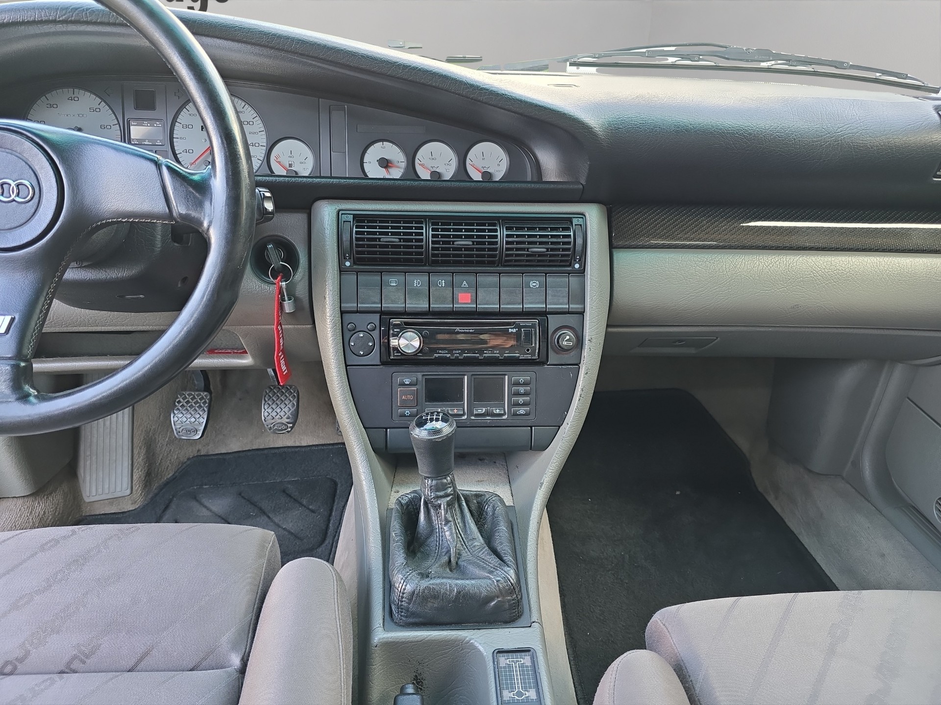 AUDI 100 S4 quattro-image-12
