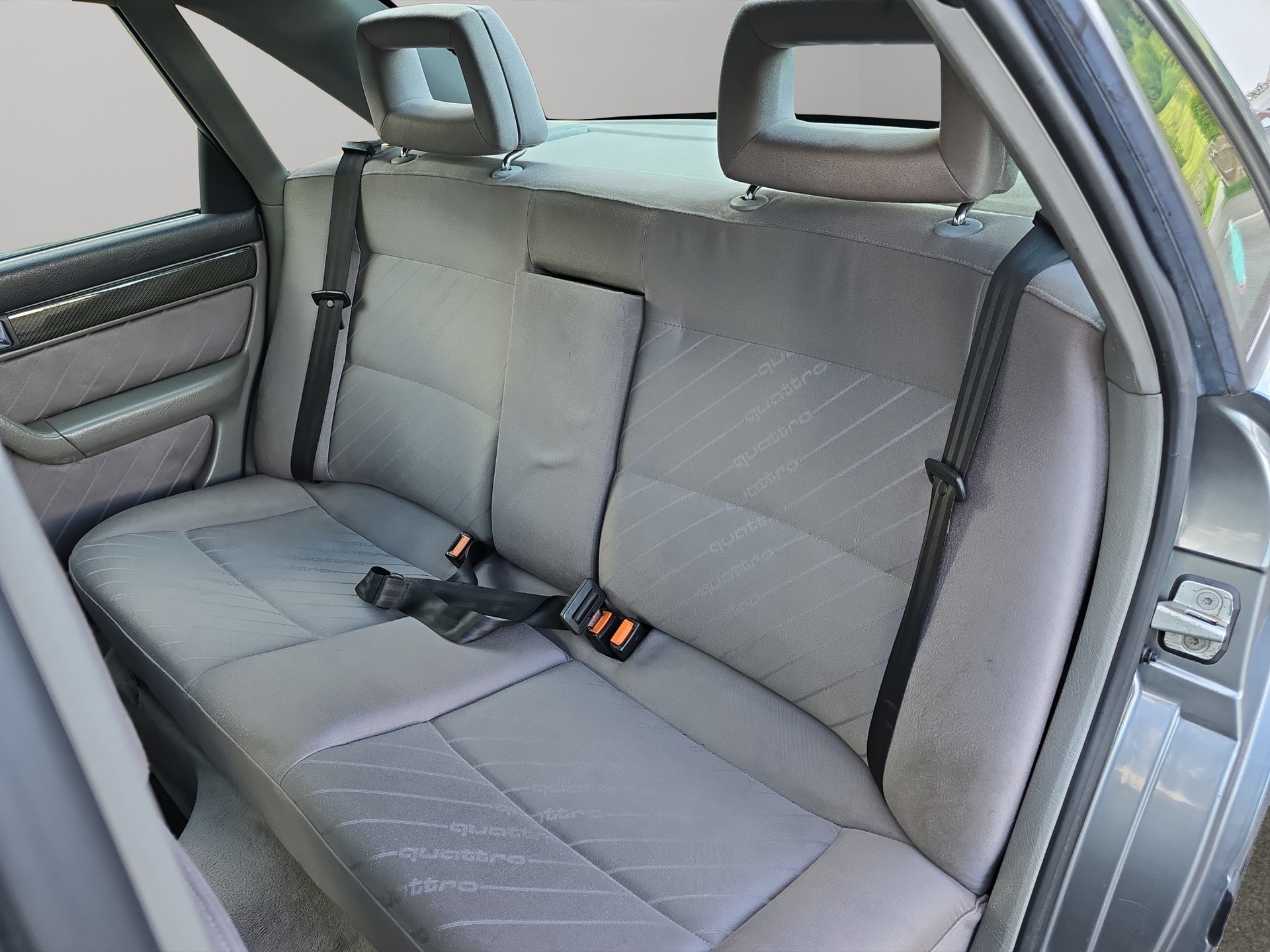 AUDI 100 S4 quattro-image-9