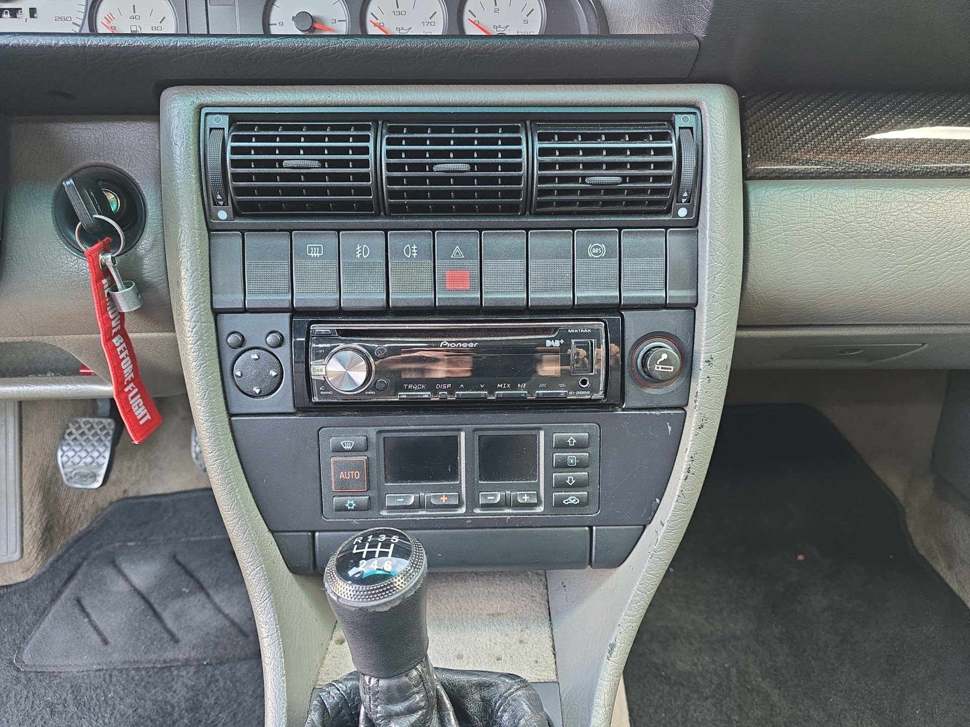 AUDI 100 S4 quattro-image-14