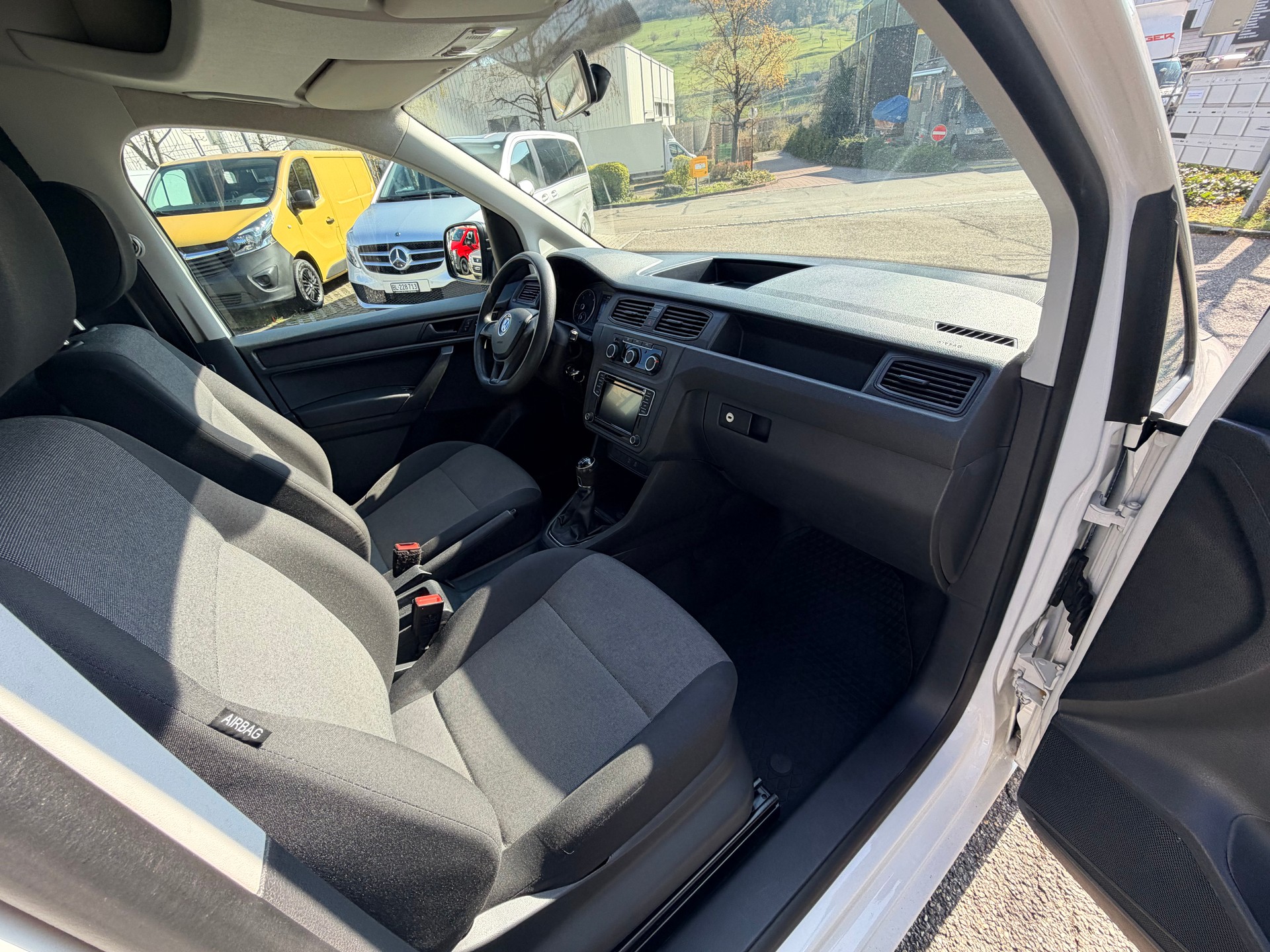 VW Caddy Maxi 2.0TDI 4Motion BlueMotion Technology-image-10