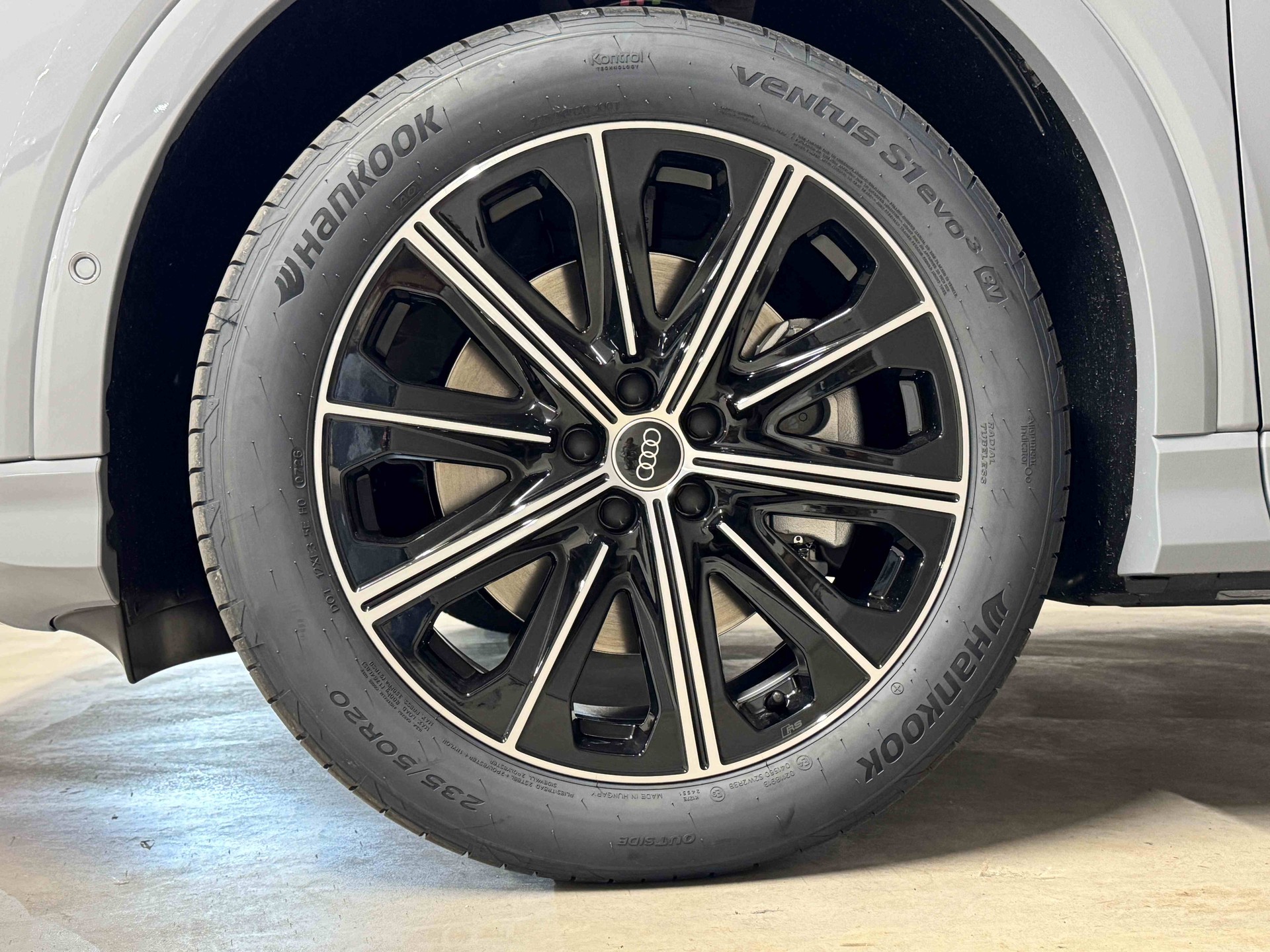 AUDI Q4 e-tron 45 Edition Swiss Ski quattro-image-14