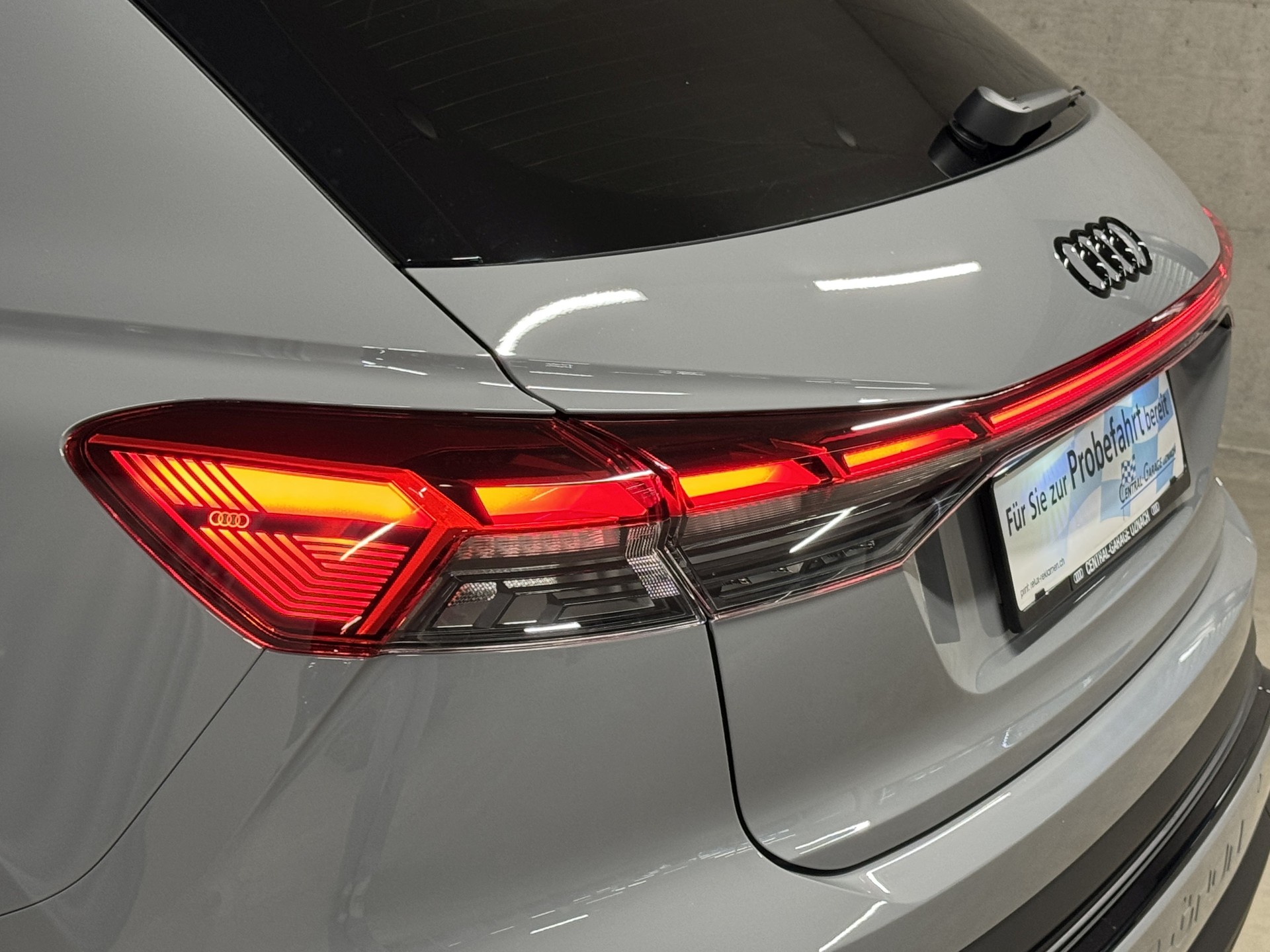 AUDI Q4 e-tron 45 Edition Swiss Ski quattro-image-6
