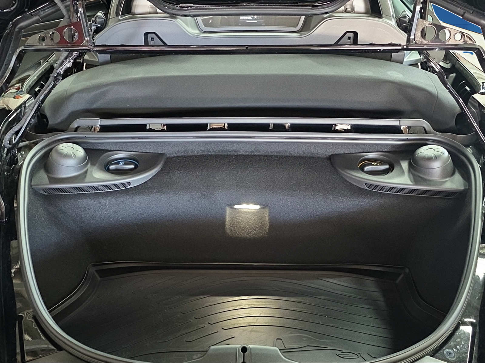 PORSCHE 718 Boxster Spyder PDK-image-8