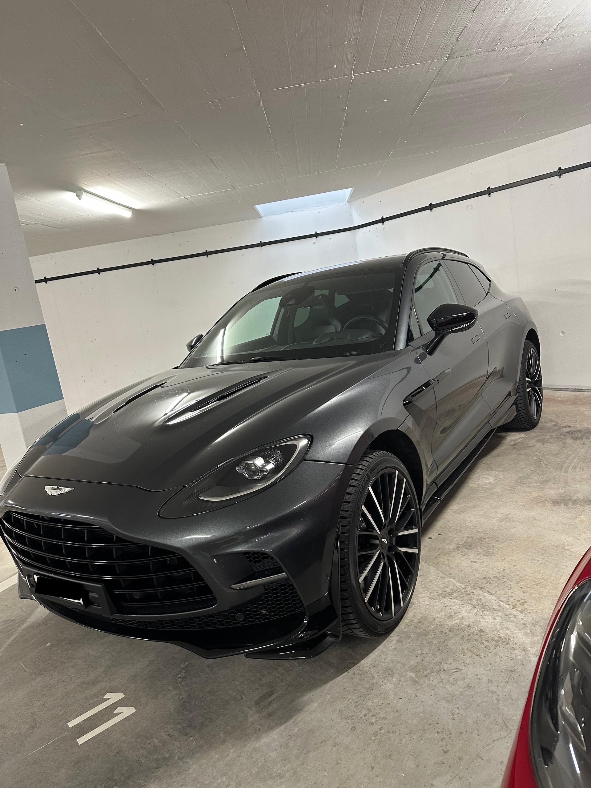 ASTON MARTIN DBX 4.0 V8-image-0