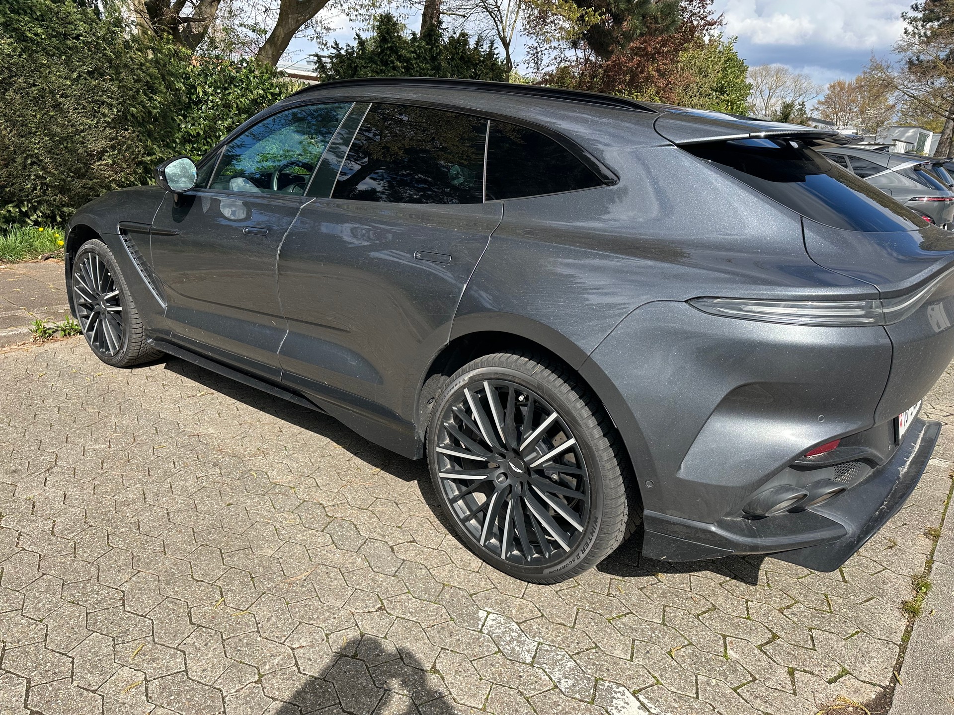 ASTON MARTIN DBX 4.0 V8-image-2
