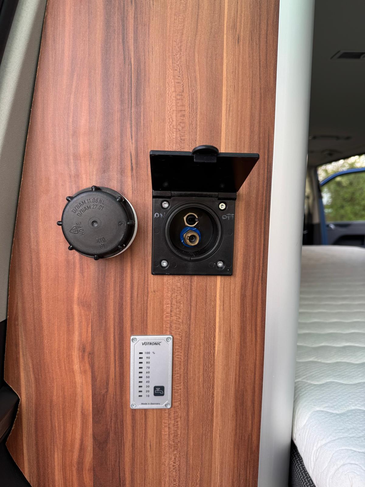 VW Caravelle-image-14