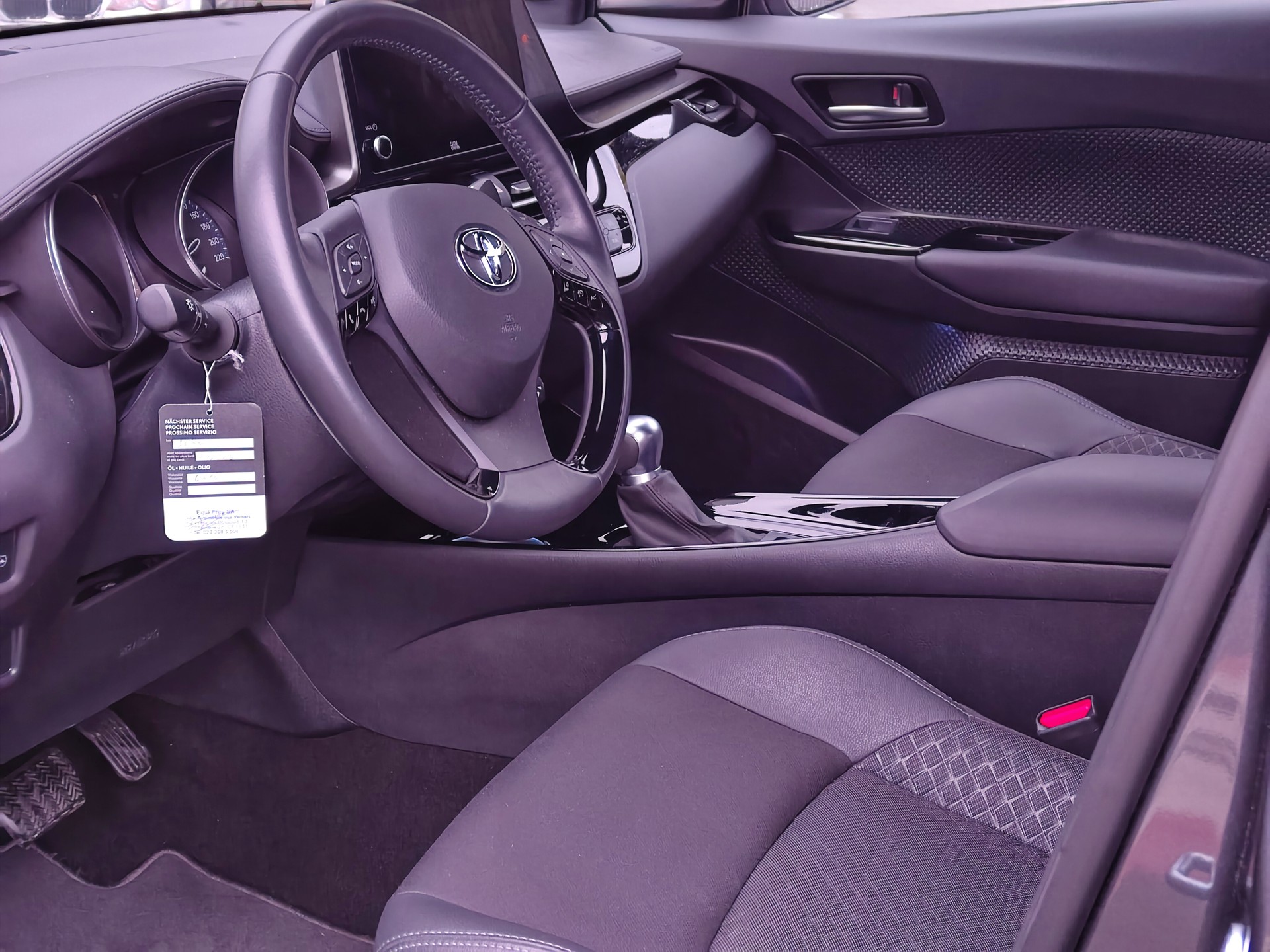 TOYOTA C-HR 1.8 HSD CVT Trend-image-4