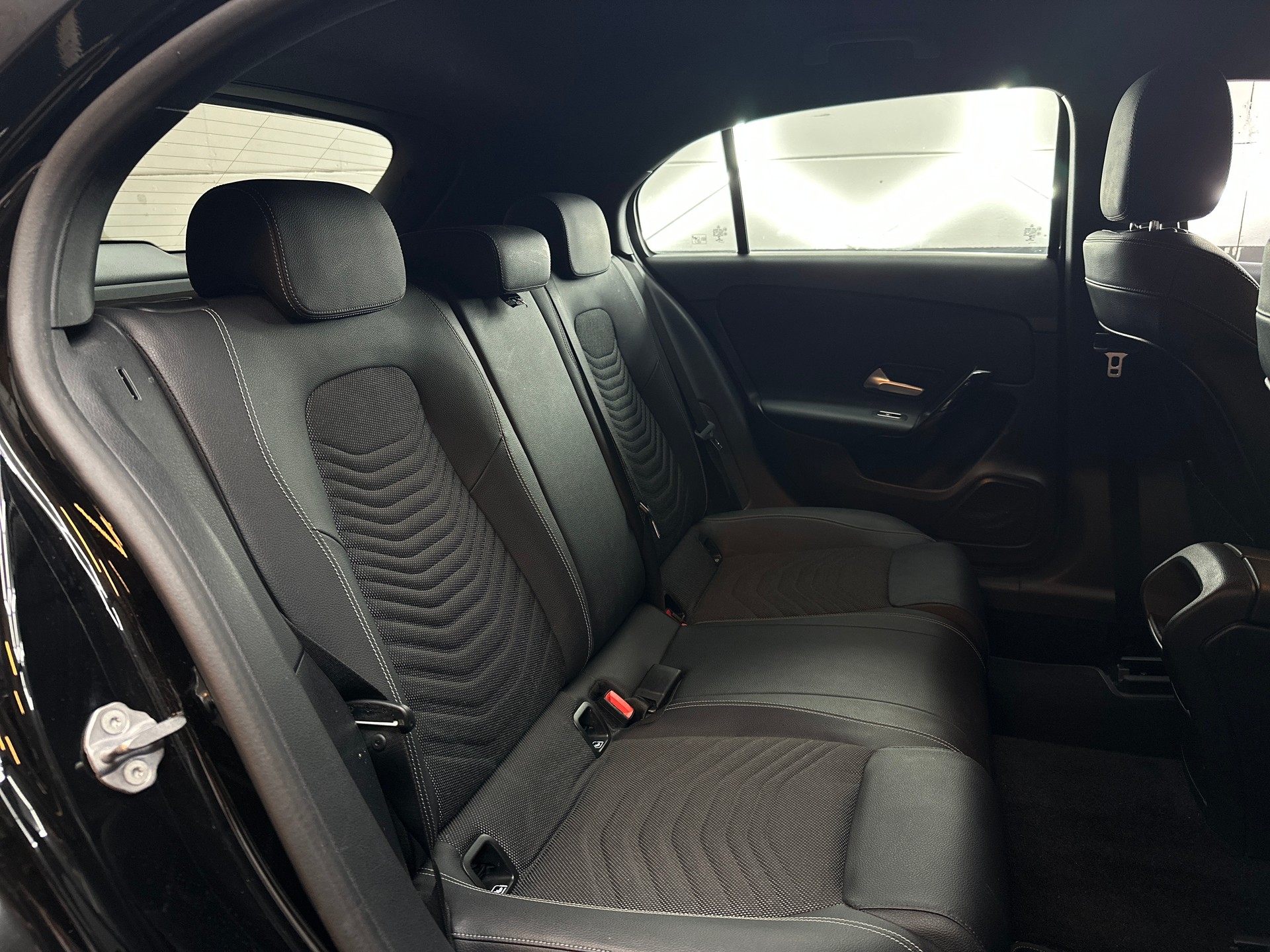 MERCEDES-BENZ A 220 Progressive 7G-DCT 4Matic-image-14