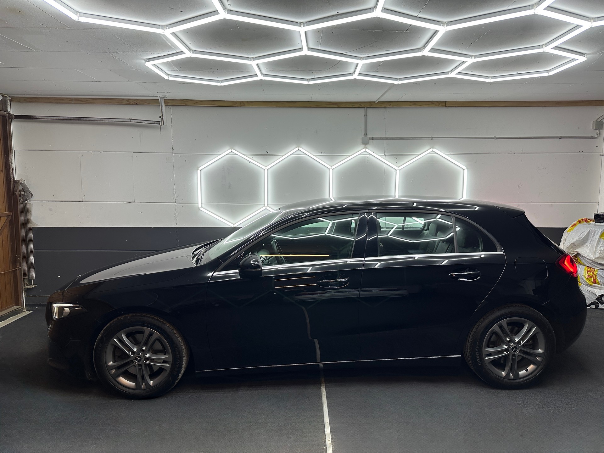 MERCEDES-BENZ A 220 Progressive 7G-DCT 4Matic-image-3