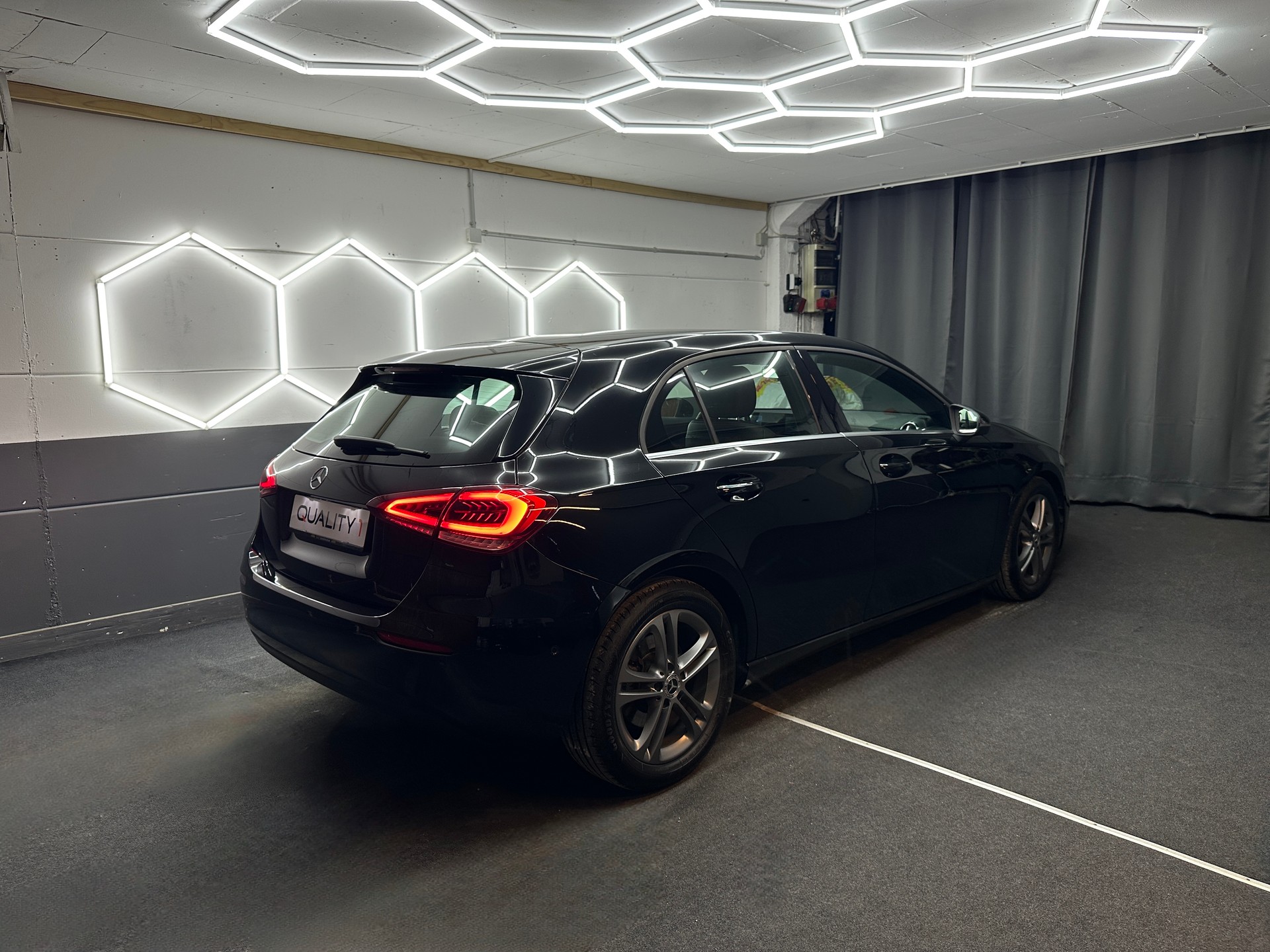 MERCEDES-BENZ A 220 Progressive 7G-DCT 4Matic-image-4