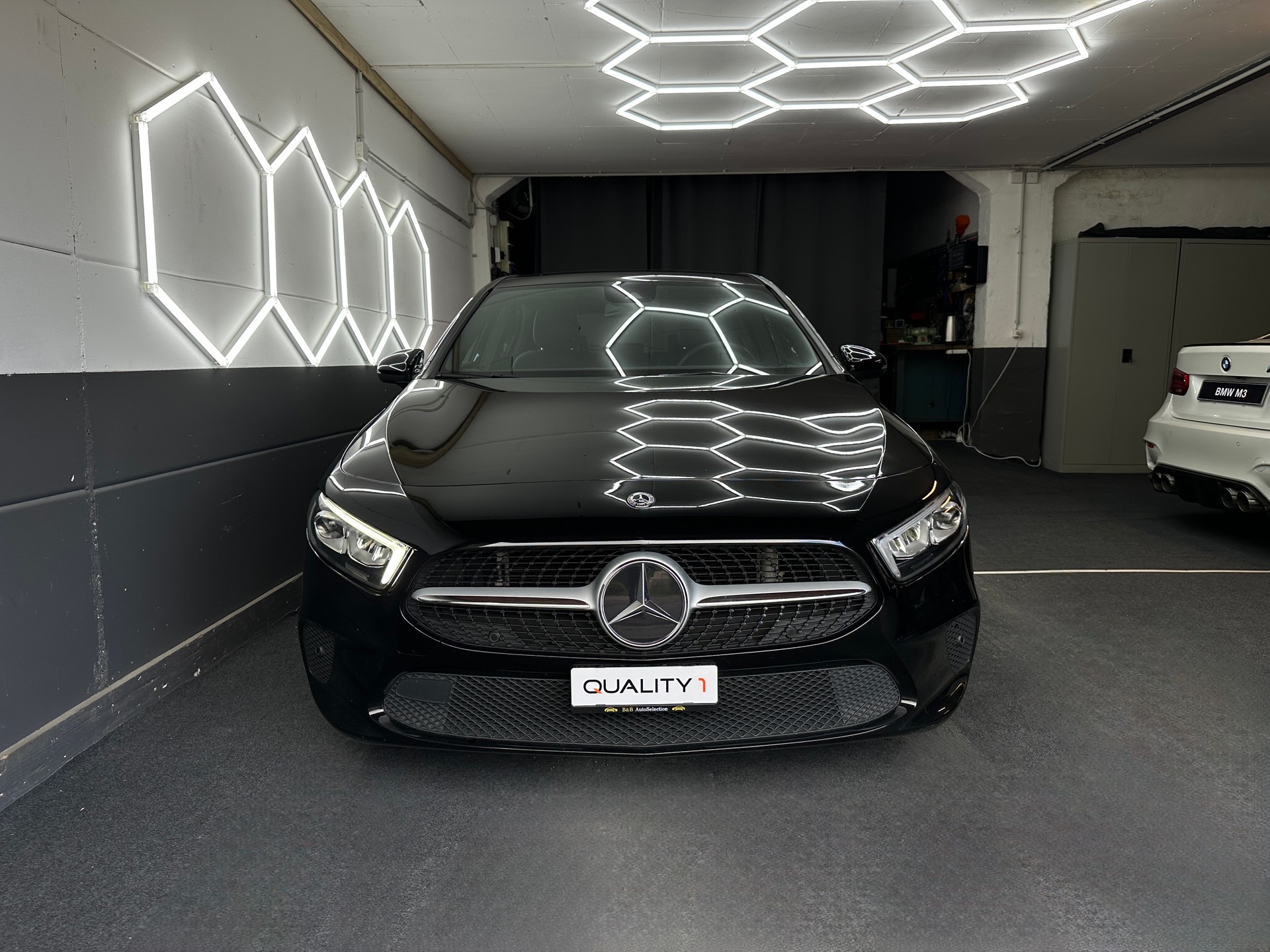 MERCEDES-BENZ A 220 Progressive 7G-DCT 4Matic-image-1